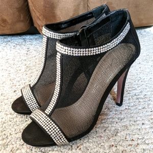 Sexy black heels with diamond trim
